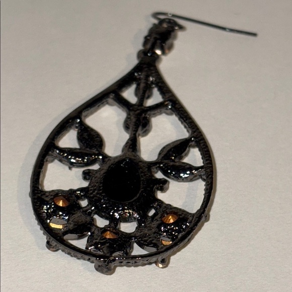 3/$20 Elegant Black and Silver Teardrop Earrings - Picture 5 of 5